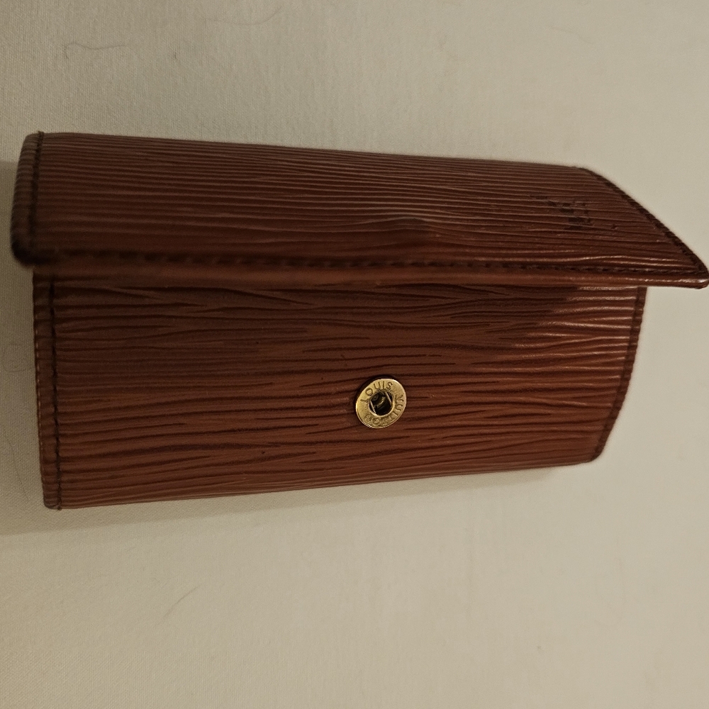 LOUIS VUITTON EPI TRIFOLD KEY HOLDER - UNISEX - Picture 9 of 9